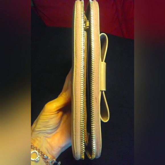 BEAUTIFUL PRADA SAFFIANO LEATHER FULL SIZE WALLET BEIGE COLOR W/ FRONT BOW - Picture 6 of 14